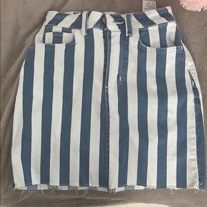 Jean skirt with white stripes